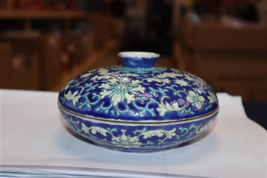 A Chinese lidded dish diameter 14cm